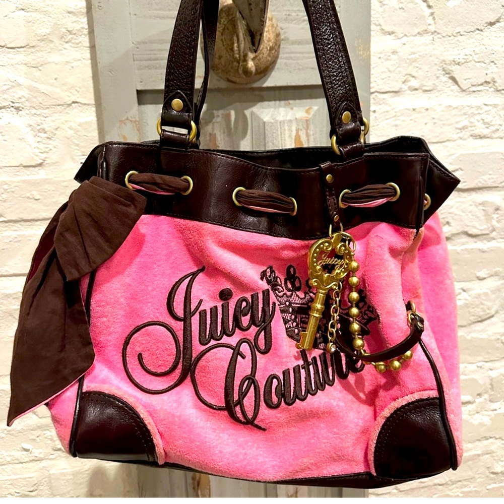 New price!New price! Rare Vintage Y2K Hot Pink Juicy Couture Daydreamer Purse!